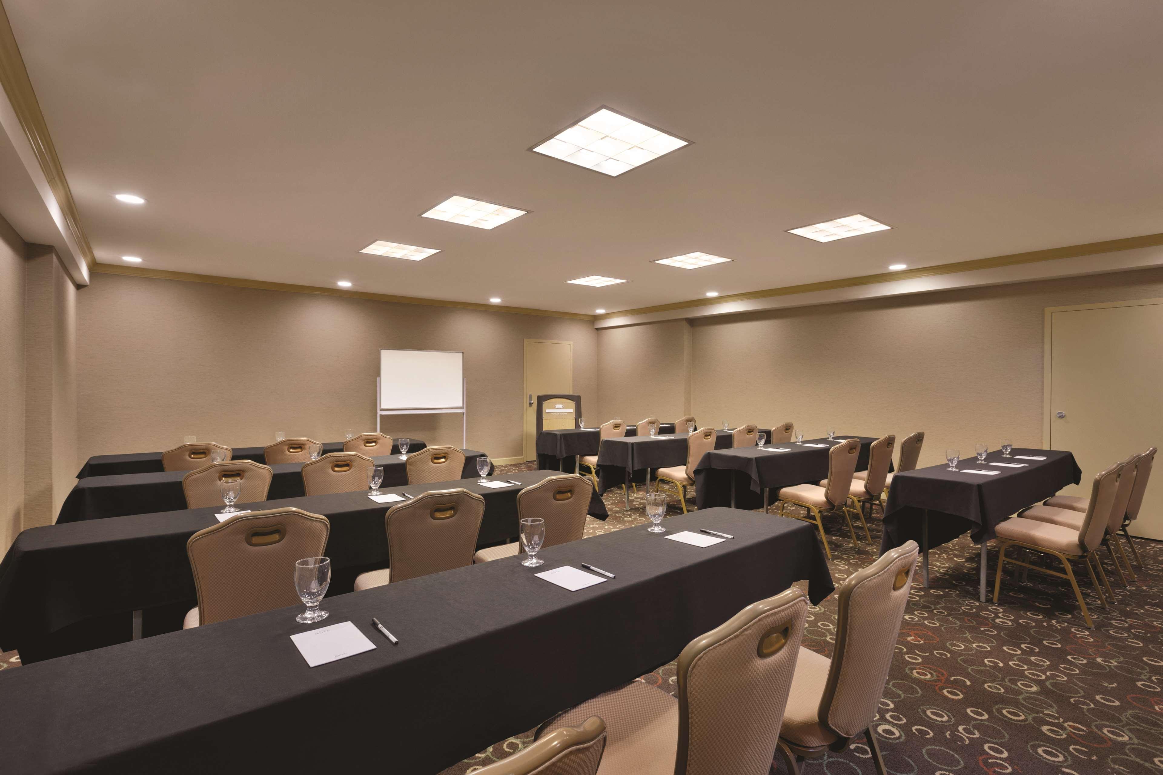Radisson Hotel Lenexa Overland Park Eksteriør bilde